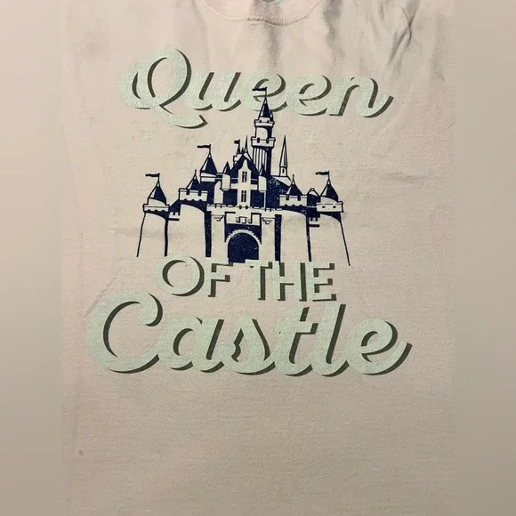 UC Disney Original “Queen of the Castle” Light Pink T-Shirt Women’s 2XL - Picture 2 of 9